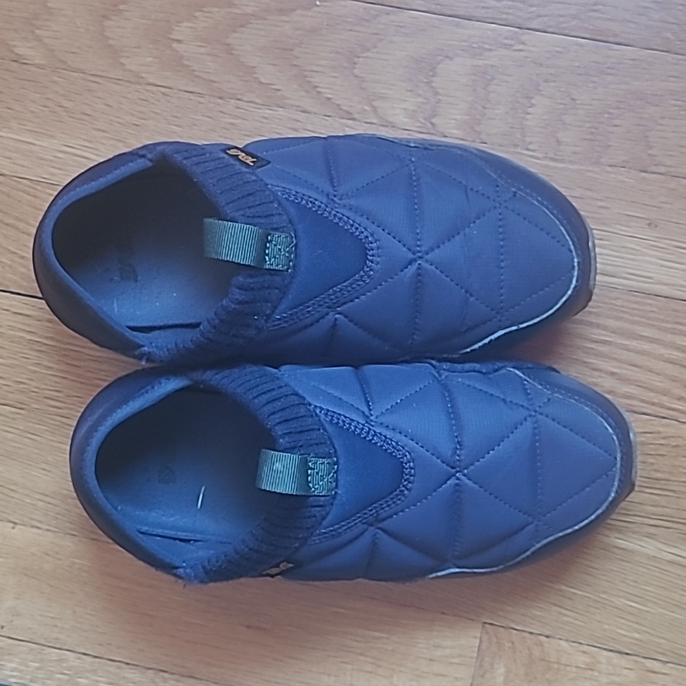 Navy Blue Teva Ember Mooc, size 7 mens/8 women